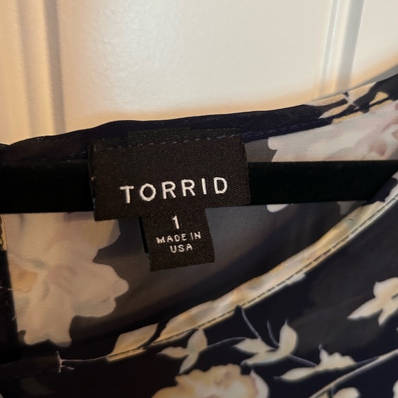 Torrid sheer flower print shirt - Picture 2 of 3
